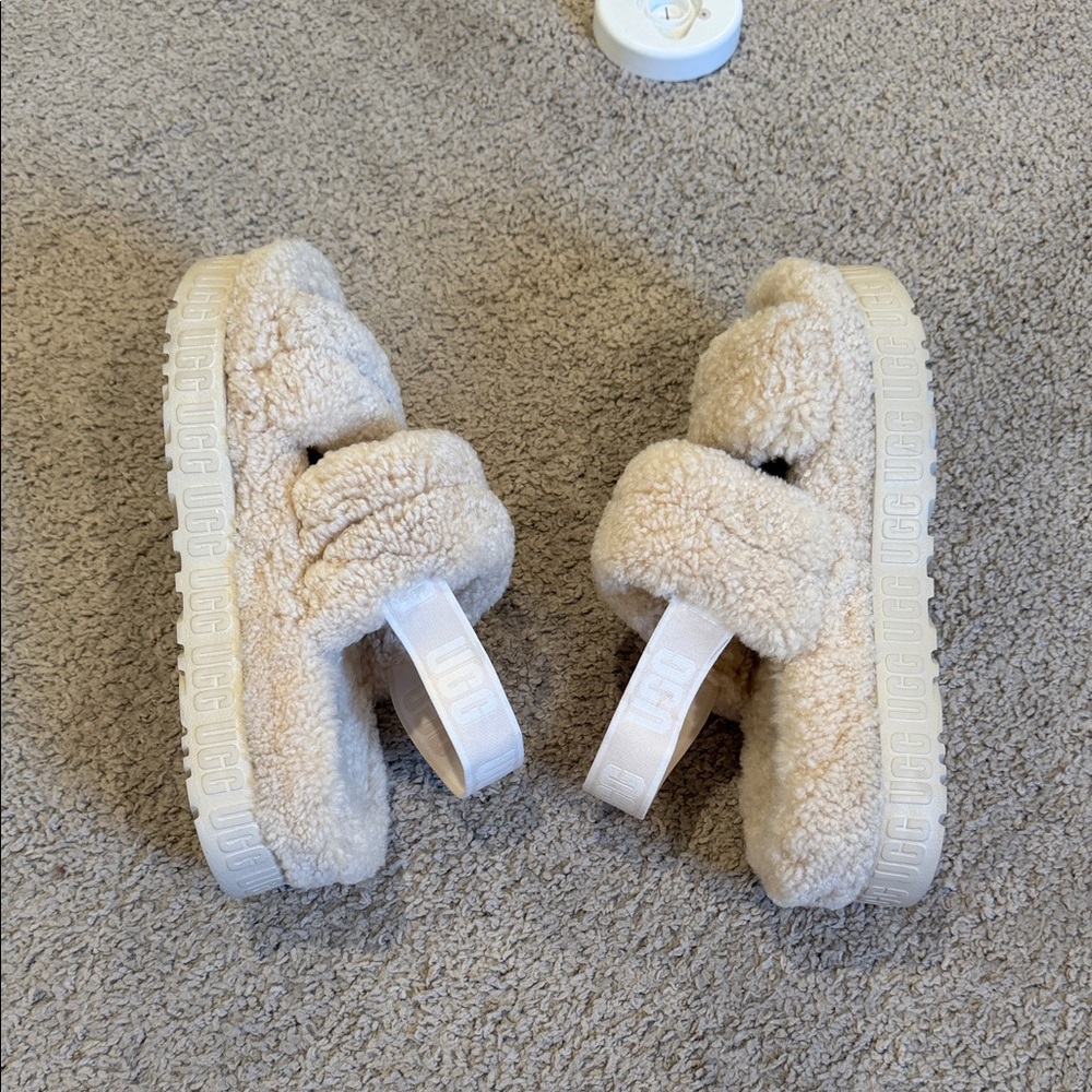 UGG woman’s Fluffy Slippers - Cream - Picture 2 of 7